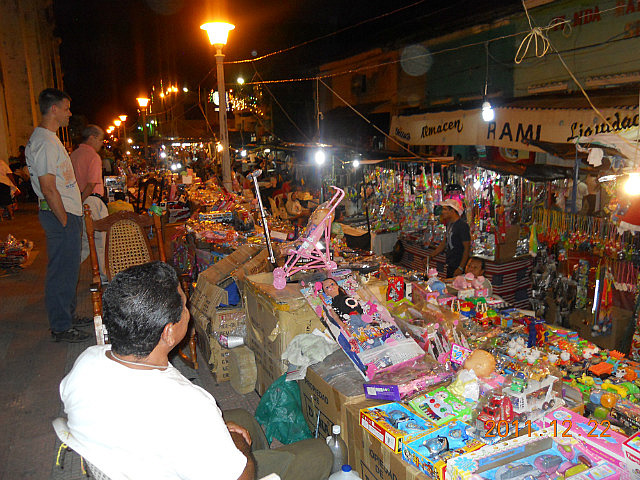 2.1324580213.holiday-sales