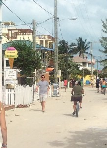5.1420110481.front-street-in-caye-caulker